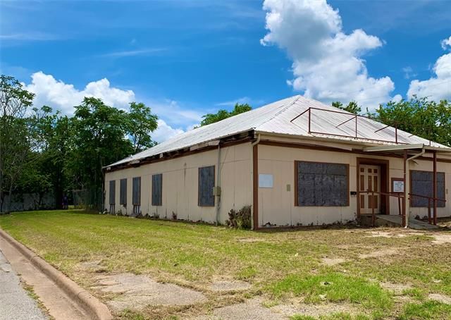 1601 W Pearl St, Granbury, TX 76048